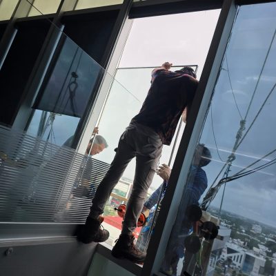 limpieza-cristales-en-alturas-cancun (1)