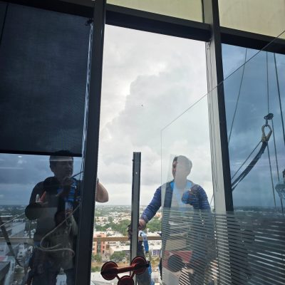 limpieza-cristales-en-alturas-cancun (4)