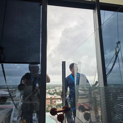 limpieza-cristales-en-alturas-cancun (6)