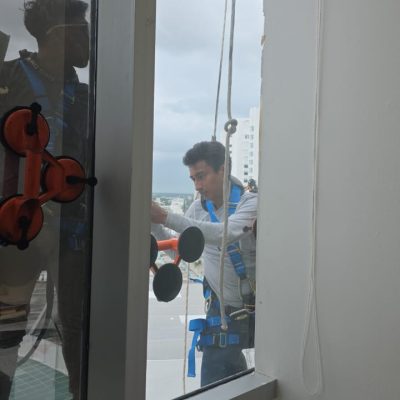 limpieza-cristales-en-alturas-cancun (9)